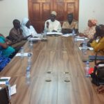 COMMUNE DE MECKHÉ- VISITE DE TRAVAIL DE LA DÉLÉGATION DE L’UNIVERSITÉ NUMÉRIQUE CHEIKH HAMIDOU KANE (UNCHK), ex UVS À LA MAIRIE DE MECKHÉ